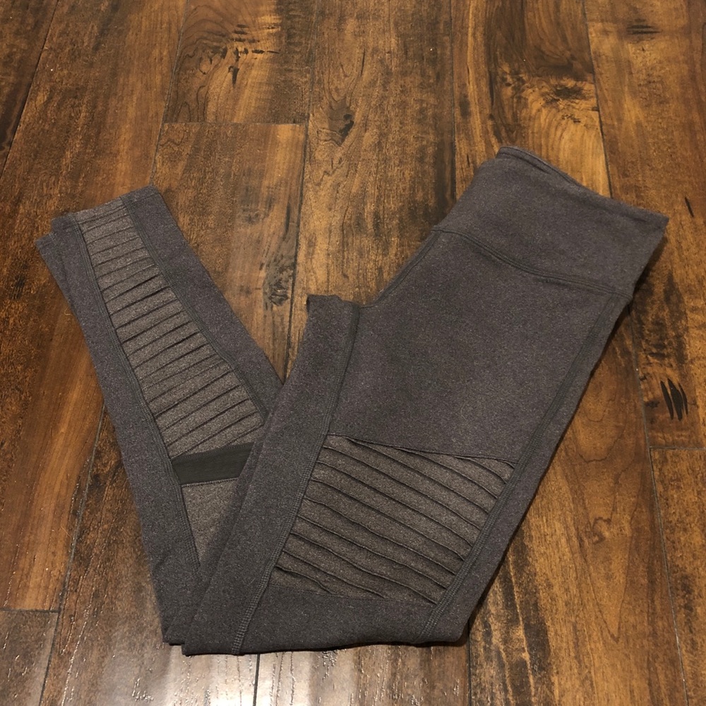 Size small ALO Moto leggings. LIKE NEW!